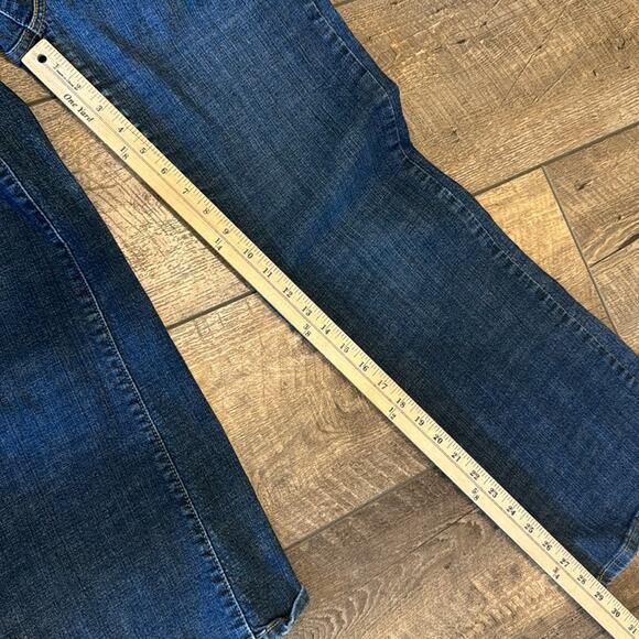 Levi's Women's 512 Perfectly Slimming Bootcut Jeans Dark Wash Size 14 - Picture 4 of 8